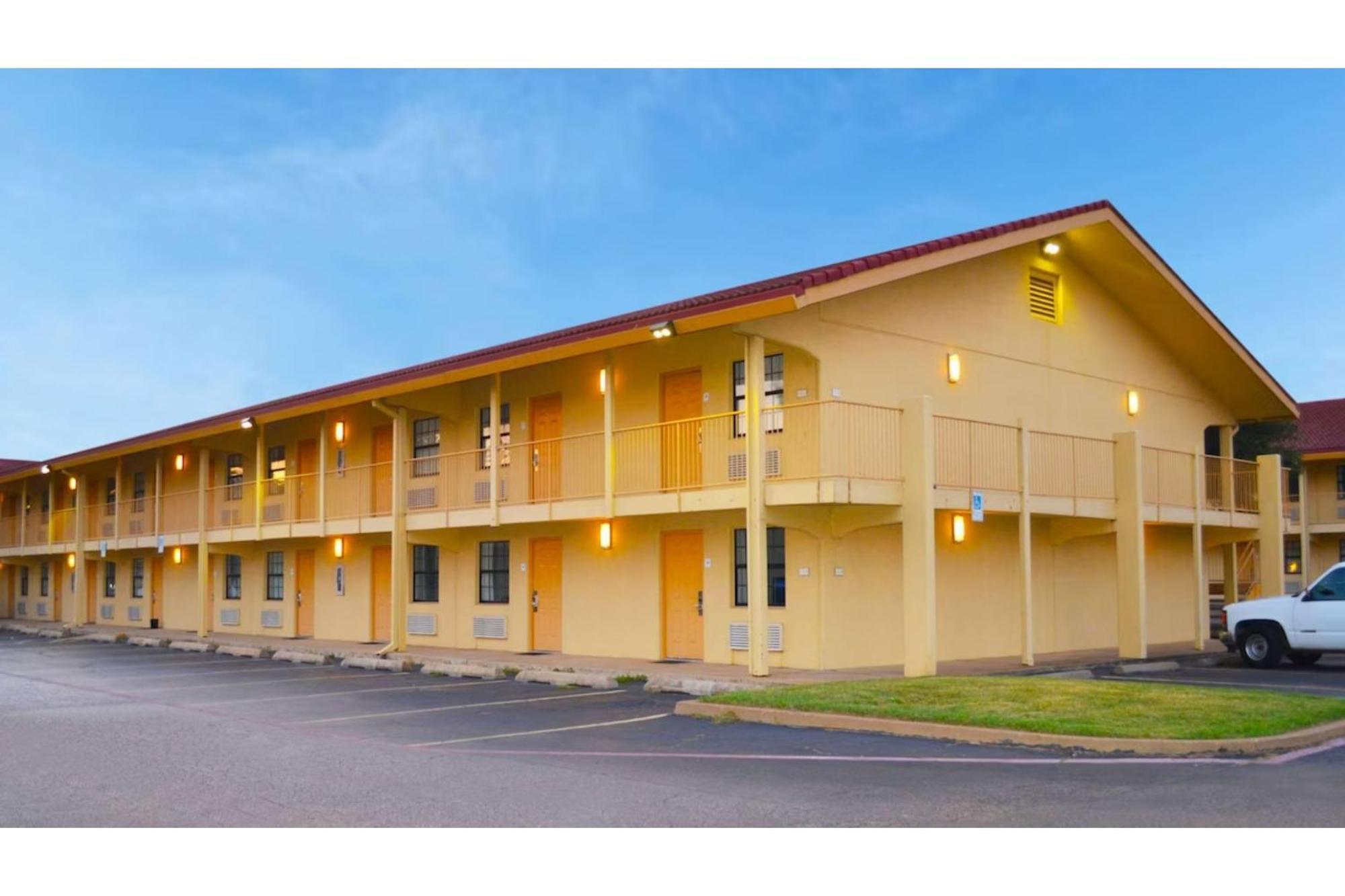 The Grand By Capital O Texarkana I-30 Экстерьер фото