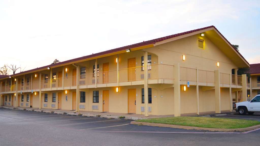 The Grand By Capital O Texarkana I-30 Экстерьер фото